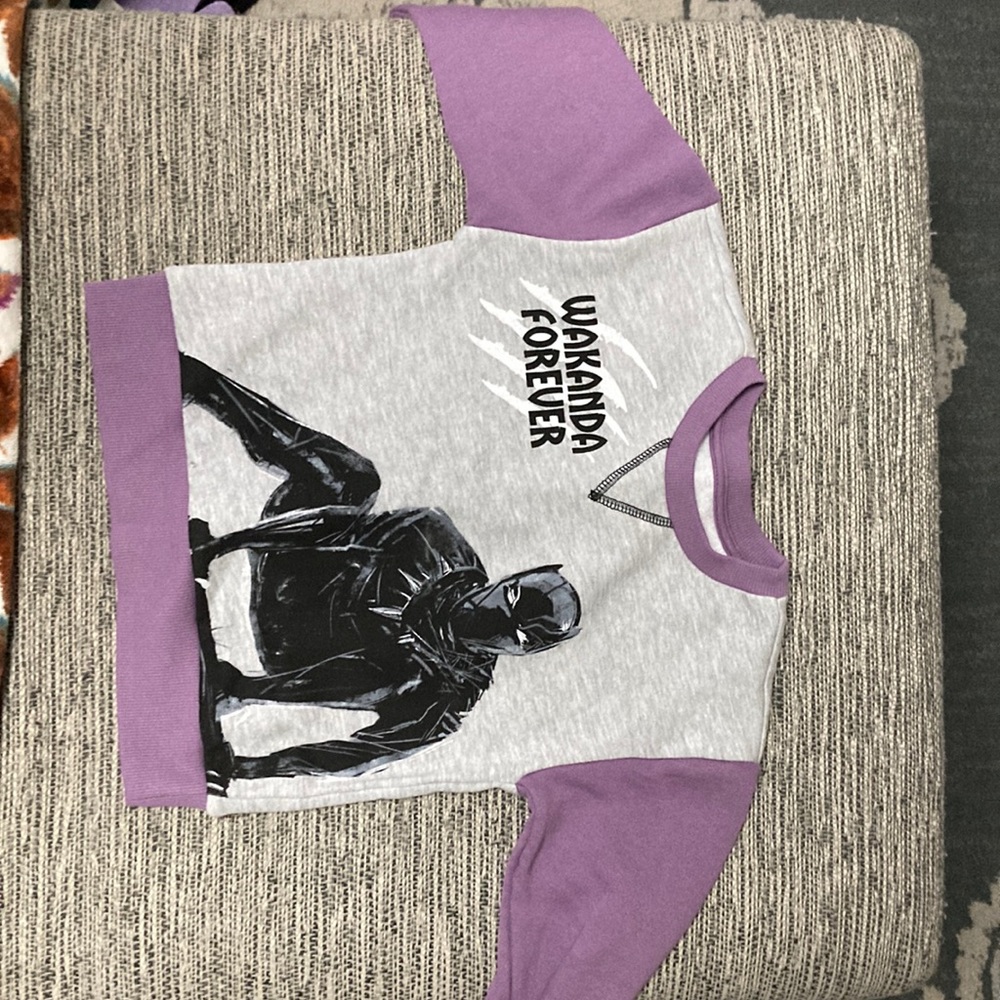 Black panther sweat shirt